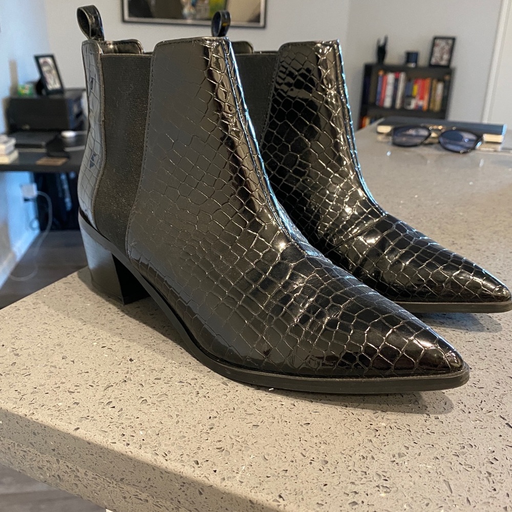 Black pointed embossed booties